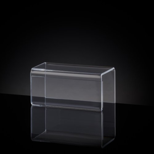 Plexi-Arrangement-Ständer. Geeignet als Ständer für Exponate oder Produkte. Von der Vorderseite des Einsteckschildes. Material klares Plexiglas